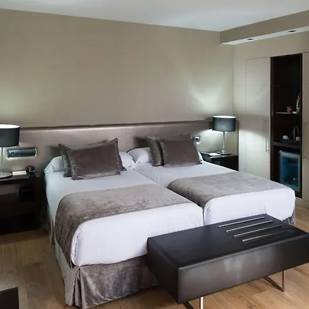 Otel Catalonia Avinyo 3*
