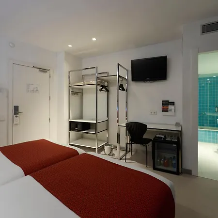 Otel Catalonia Avinyo 3*