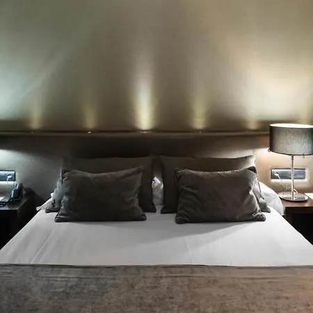Hotel Catalonia Avinyó 3*